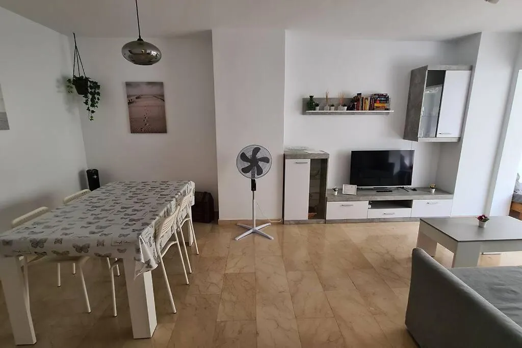 Excellent Choice, Beach, Pool, 150 Qm, Air-Conditioning, 1-8 Guests, Families Fuengirola
