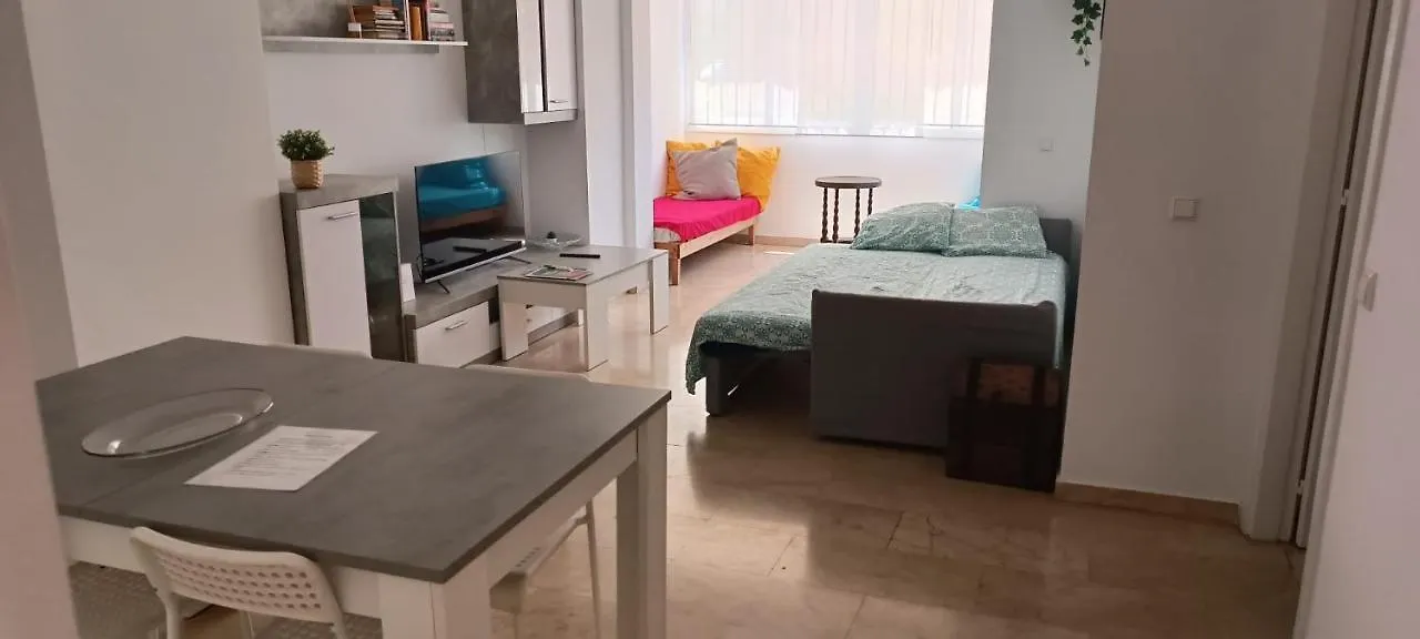 Apartment Excellent Choice, Beach, Pool, 150 Qm, Air-Conditioning, 1-8 Guests, Families Fuengirola